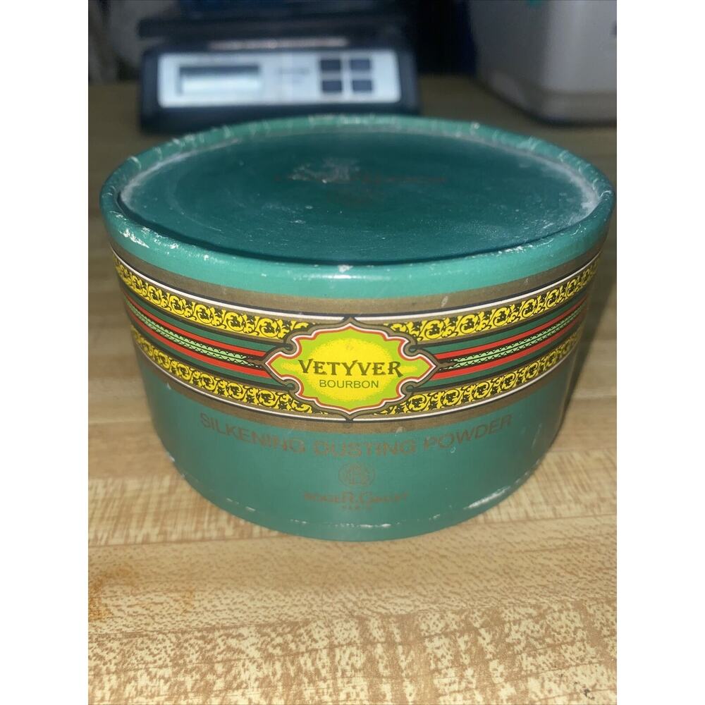 Barely Used ROGER & GALLET Silkening Dusting Powder Talc 4.5 Oz RARE Vintage